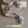 Charm Revolver plateado