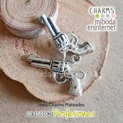 Charm Revolver plateado