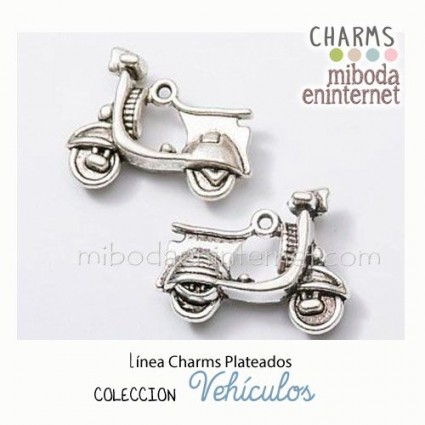 Charm Moto Vespa 3D plateada