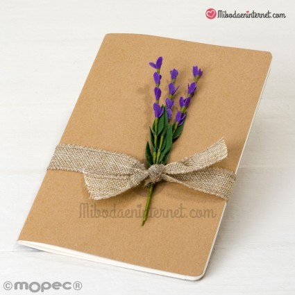 Libreta kraft adornada con lavanda 