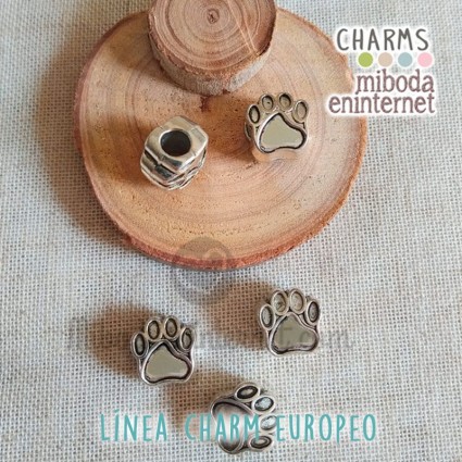 Charm Europeo metal plata huella perro