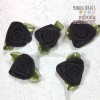 3 ud Flor raso negro con hojas verdes