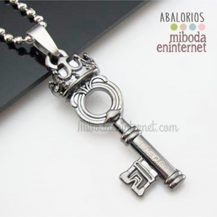 Collar llave con corona plateado con cadena de 56 cms