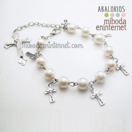 Pulsera Religion con cruces y perlas metal plateado