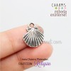 Charm metal plateado Concha Bautismo