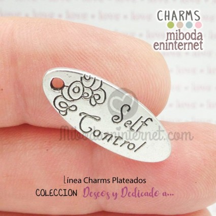 Charm metal plateado ovalo Self Control