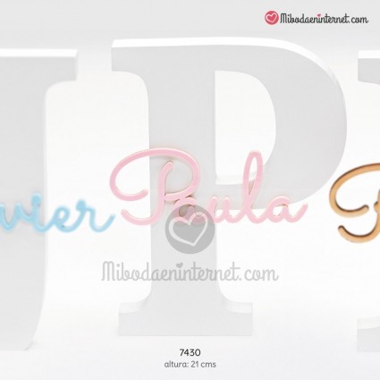 Inicial madera blanca con nombre rosa