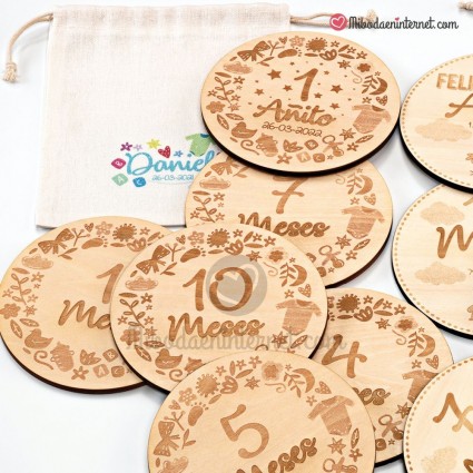 Set de 12 tarjetas de madera de cumple mes bebé - Quiero Colo