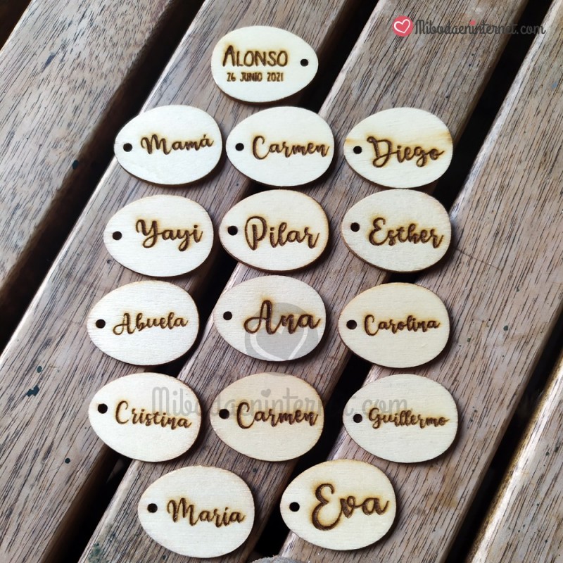 Etiquetas de madera personalizadas con nombre