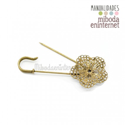 Broche bronce tipo escocés con flor filigrana