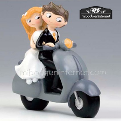 Figura Pastel Novios Pop & Fun moto Vespa 17 cms