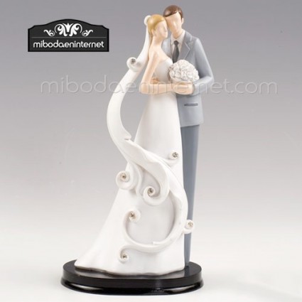 Pareja de Novios 23 cms estilo Clásico Ramo Flores